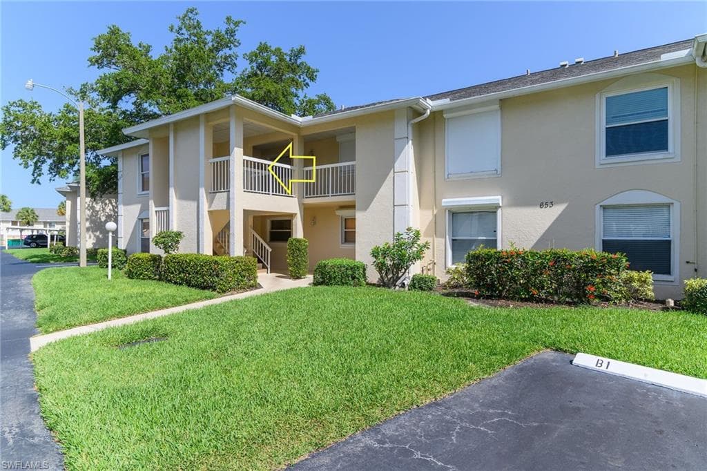653 Squire CIR 201 NAPLES, FL 34104