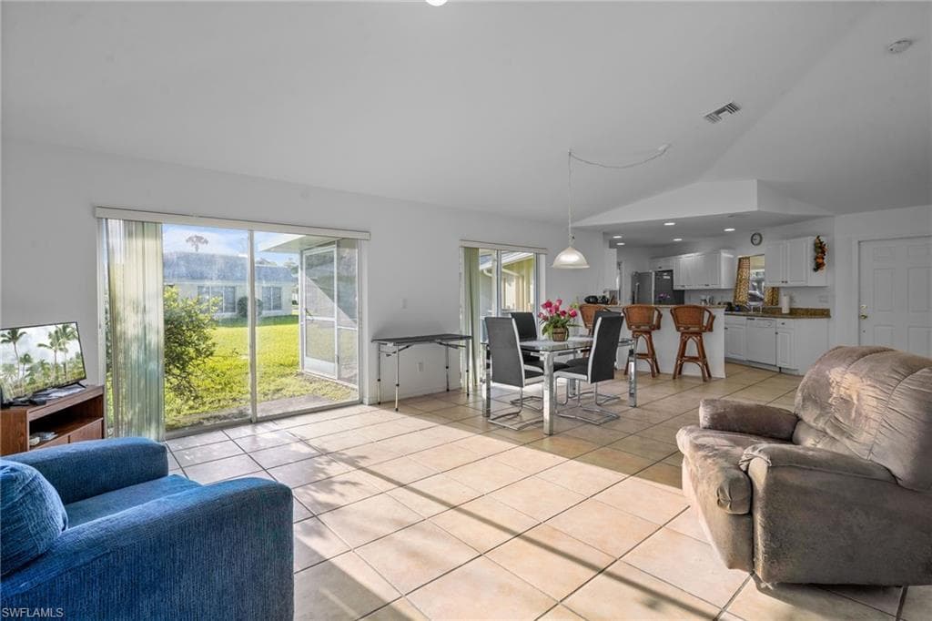 2 Greens CIR LEHIGH ACRES, FL 33936