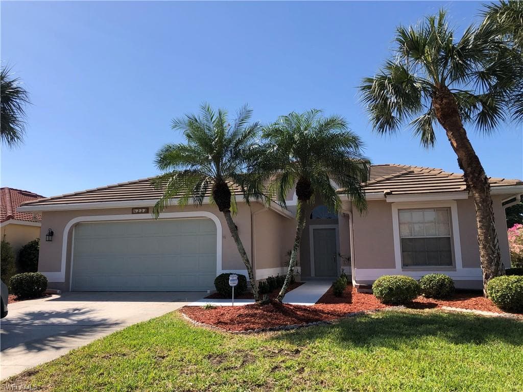 8223 Breton CIR FORT MYERS, FL 33912