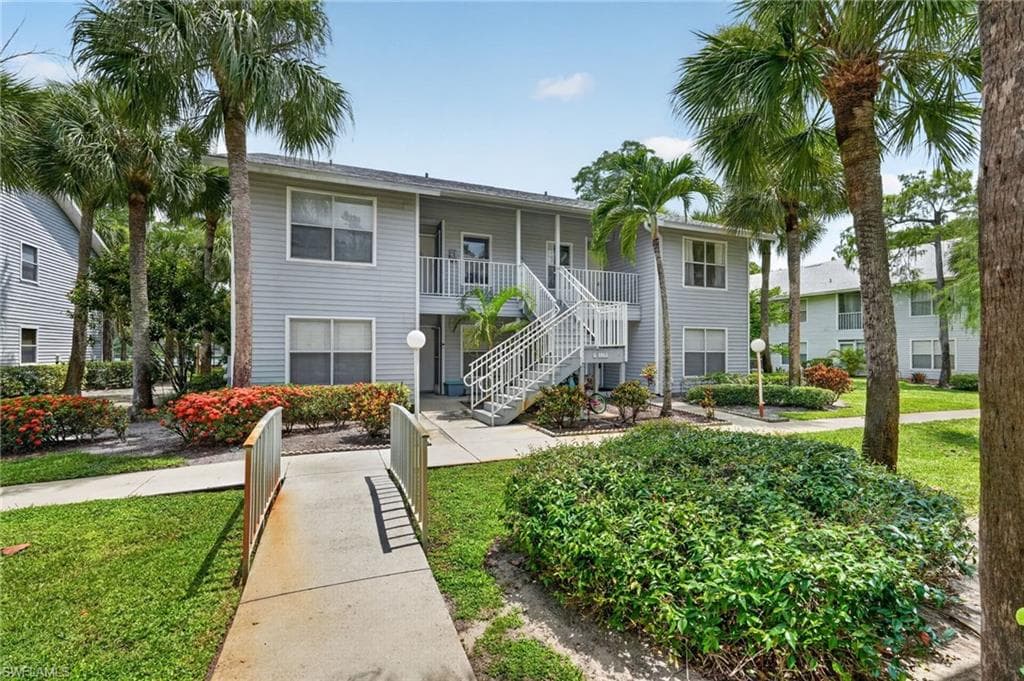 1915 Courtyard WAY 202 NAPLES, FL 34112