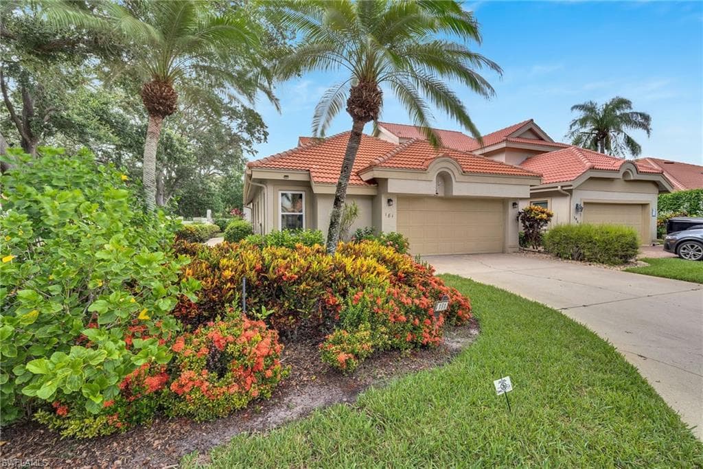 181 Napa Ridge RD E 35 NAPLES, FL 34119