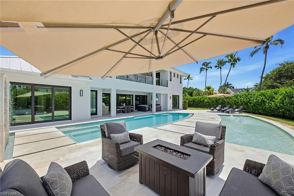 692 Banyan BLVD NAPLES, FL 34102