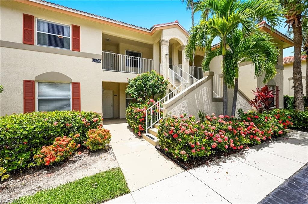 6605 Huntington Lakes CIR 203 NAPLES, FL 34119