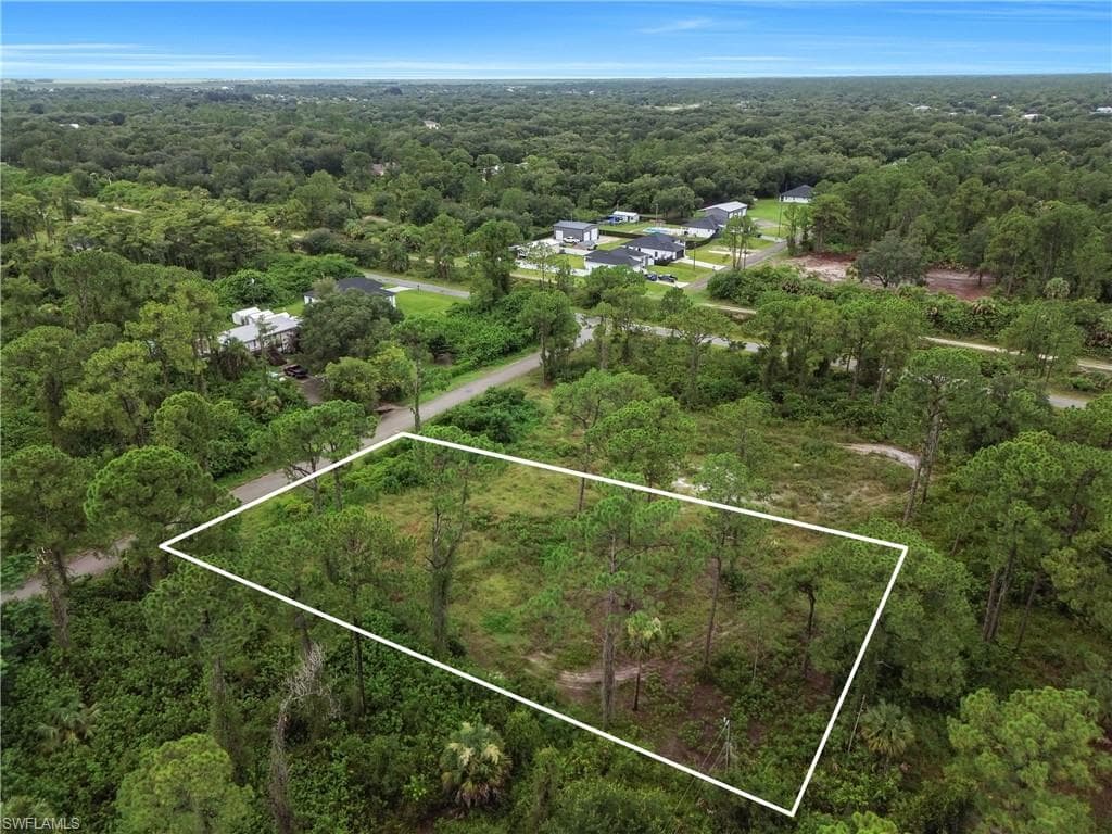 2005 Columbus AVE ALVA, FL 33920
