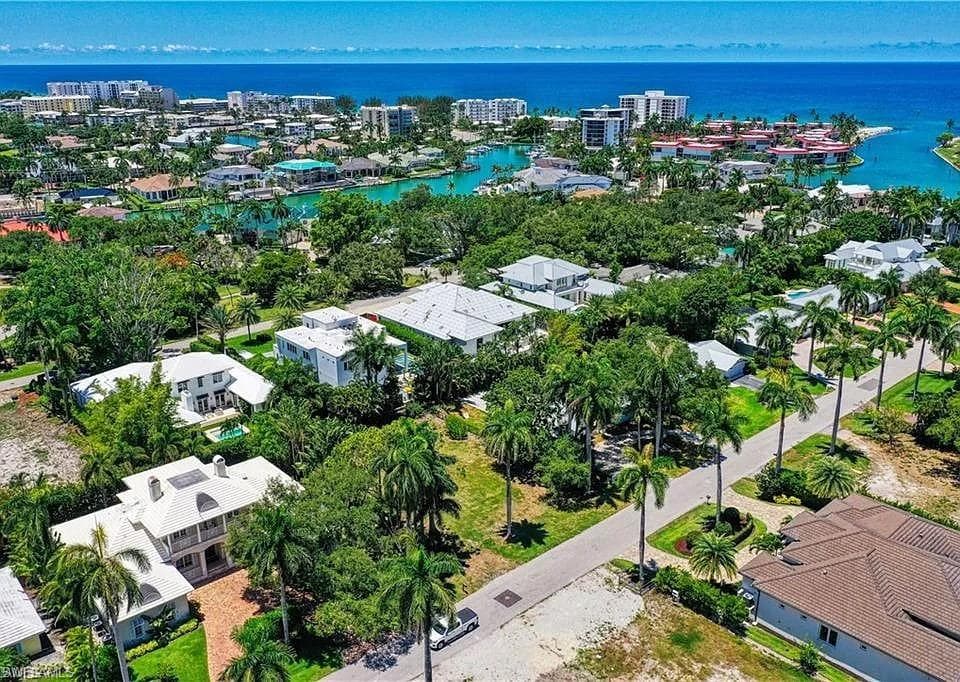 400 Wedge DR NAPLES, FL 34103