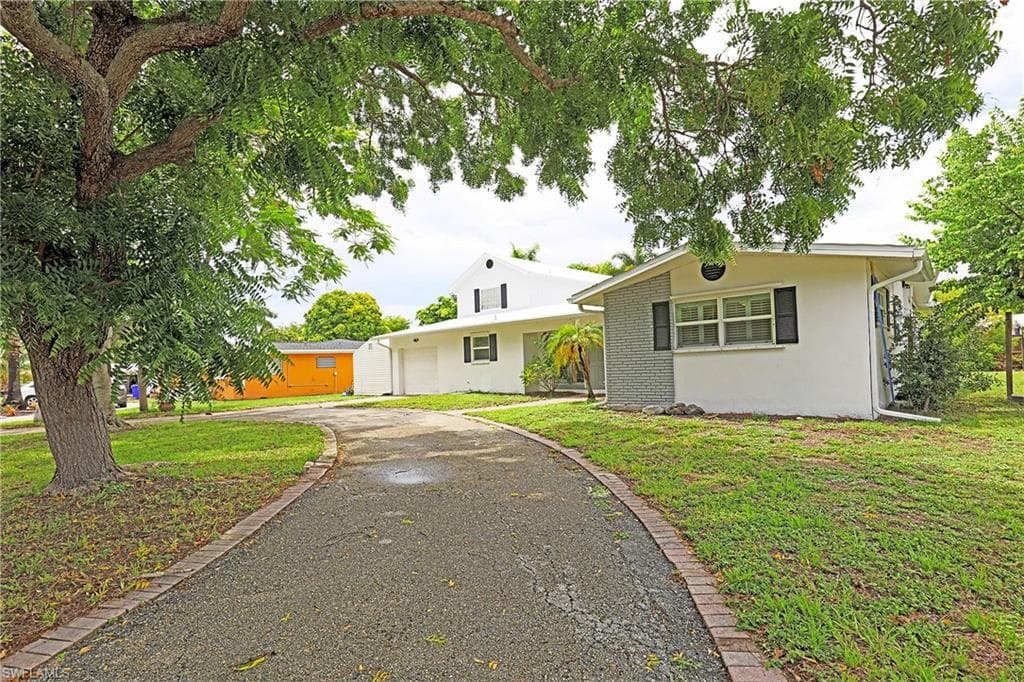 1353 Stadler DR FORT MYERS, FL 33901