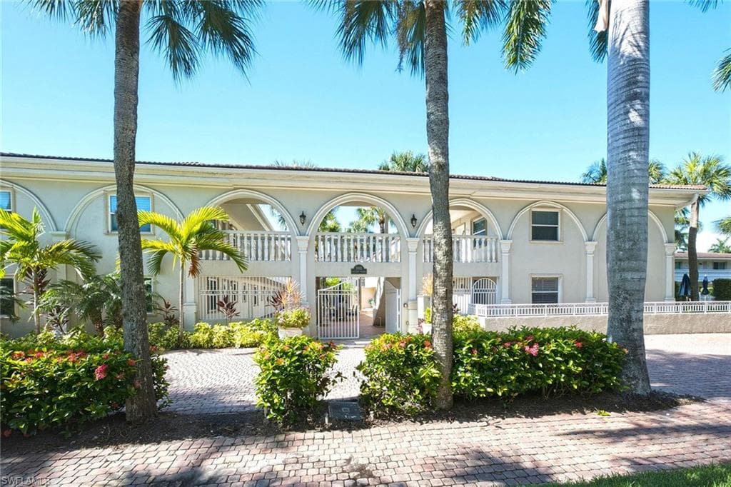 980 7th AVE S 204 NAPLES, FL 34102