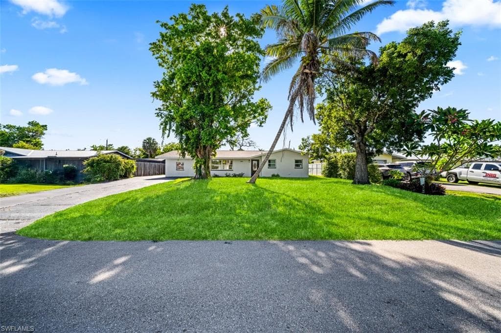5551 Sunrise DR FORT MYERS, FL 33919