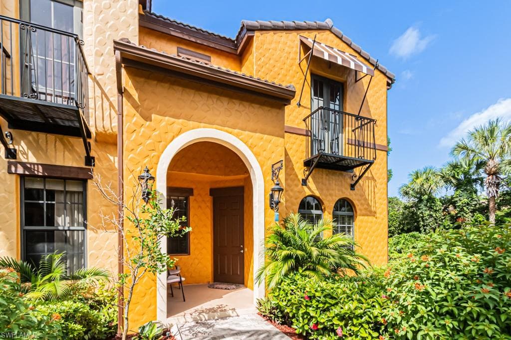9163 Delano ST 10006 NAPLES, FL 34113