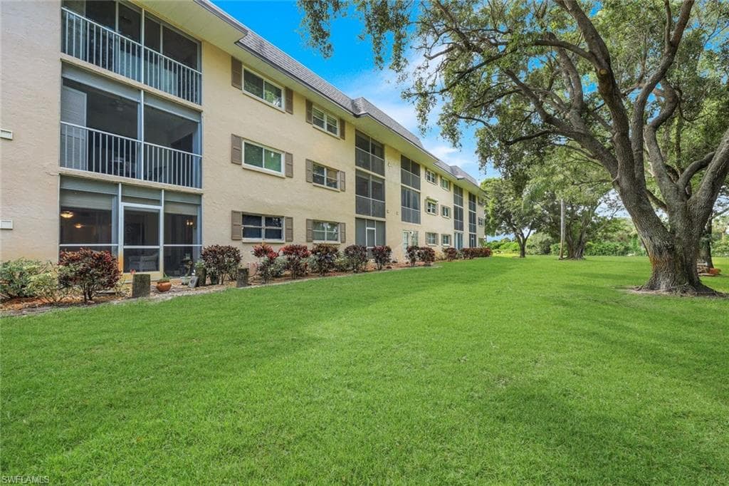 5419 RATTLESNAKE HAMM RD 105F NAPLES, FL 34113