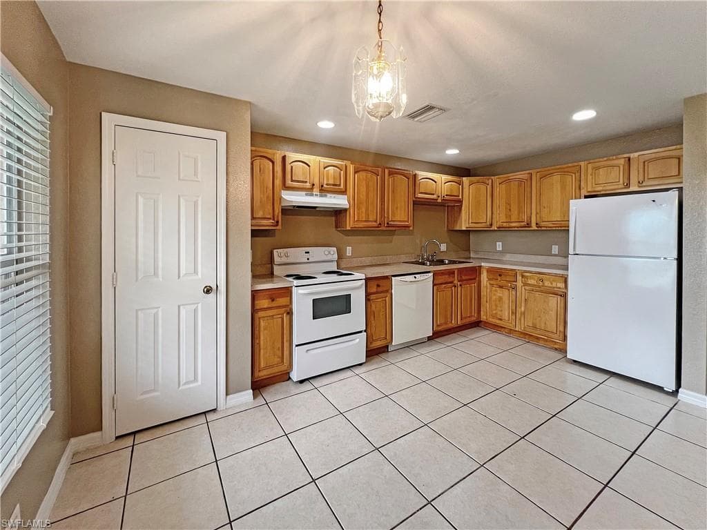5231 27th ST SW LEHIGH ACRES, FL 33973