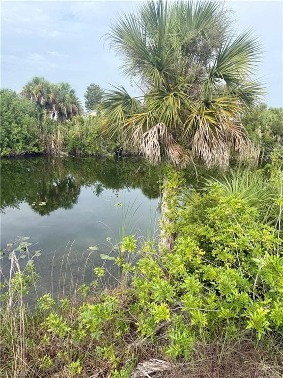2220 NE 19th PL CAPE CORAL, FL 33909