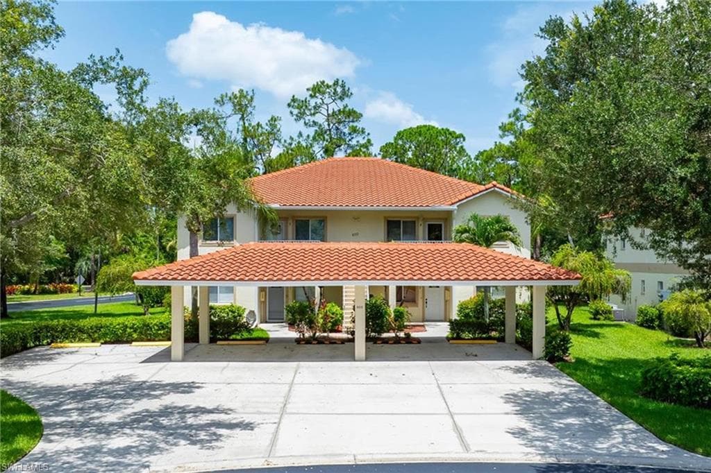 600 Luisa CT 4 NAPLES, FL 34104
