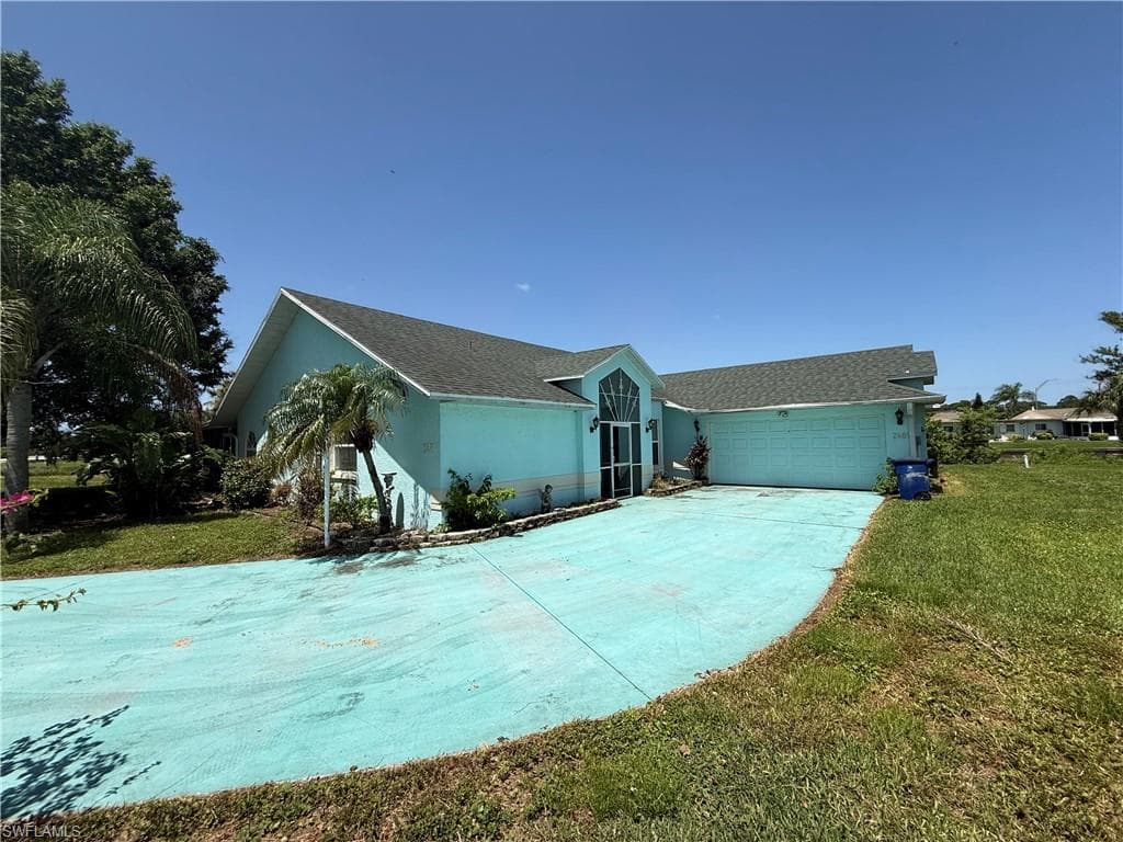 2401 Fisher CT LEHIGH ACRES, FL 33936
