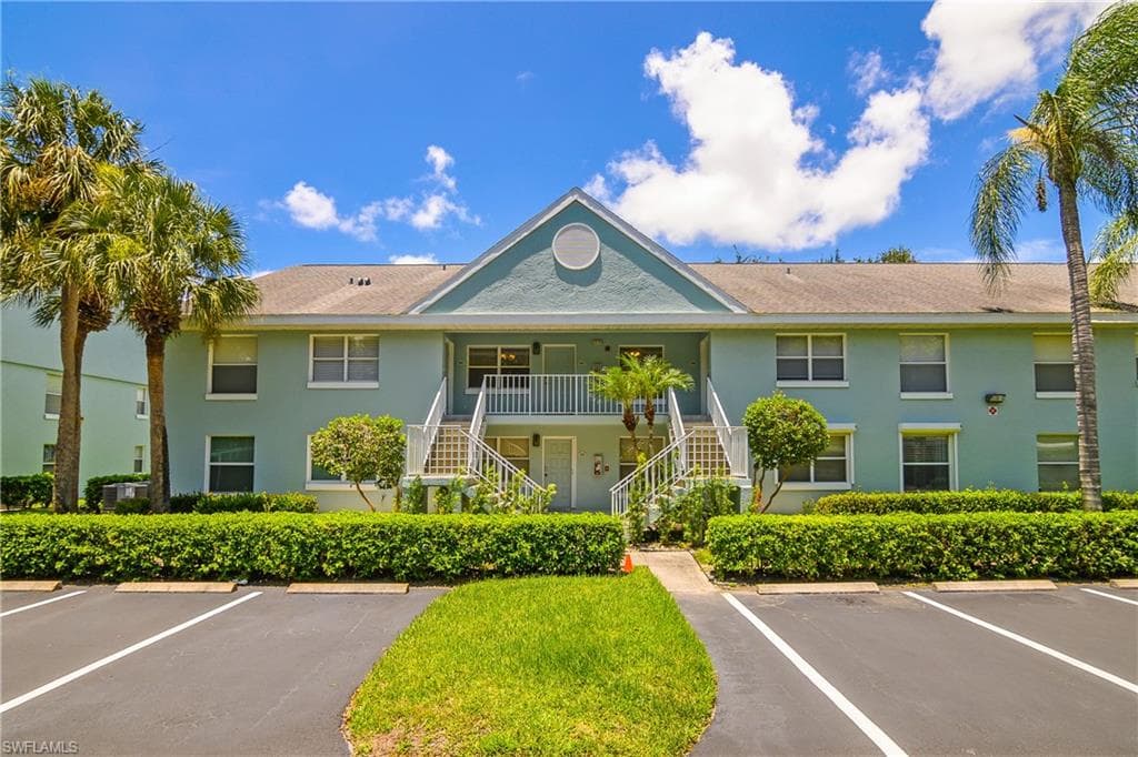 133 Wading Bird CIR 202 NAPLES, FL 34110