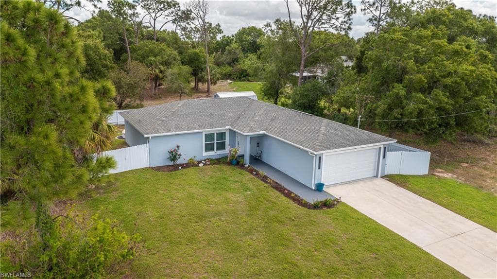 7081 BRAZIL CIR LABELLE, FL 33935