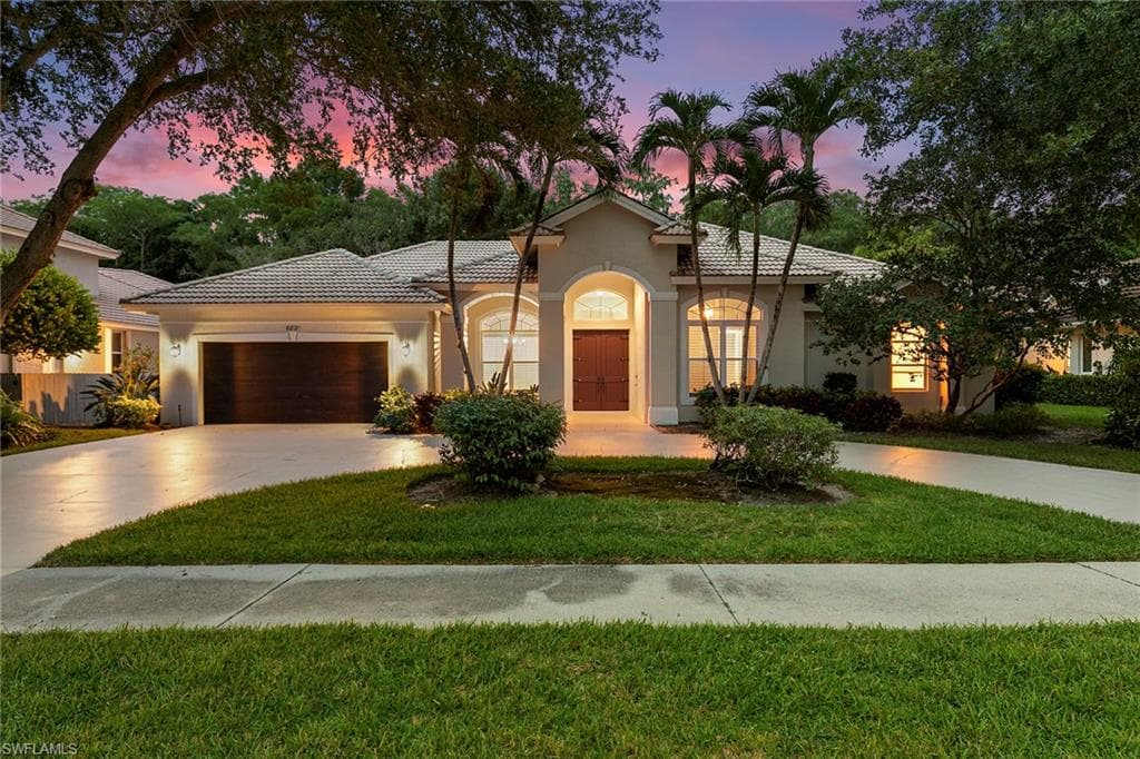6821 Wellington DR NAPLES, FL 34109
