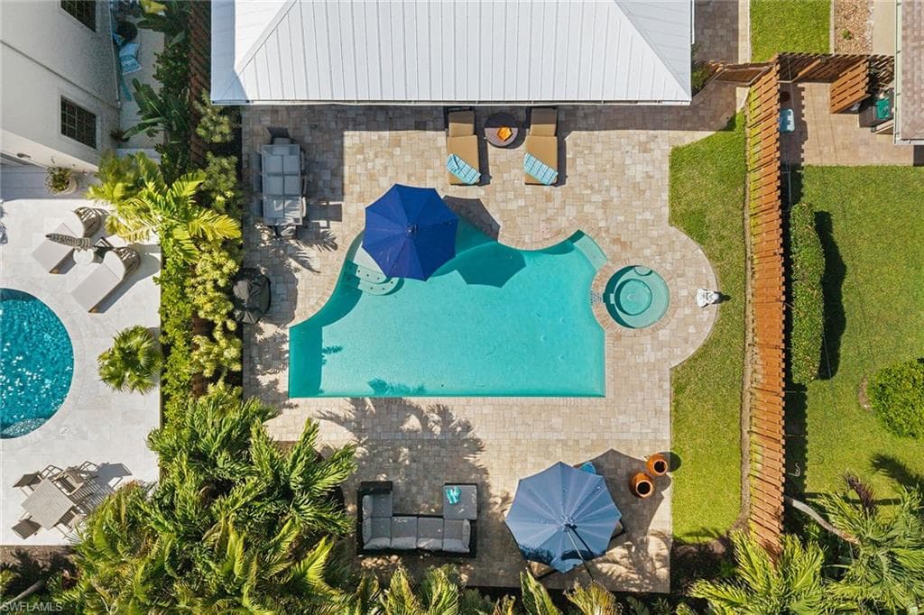 580 97th AVE N NAPLES, FL 34108