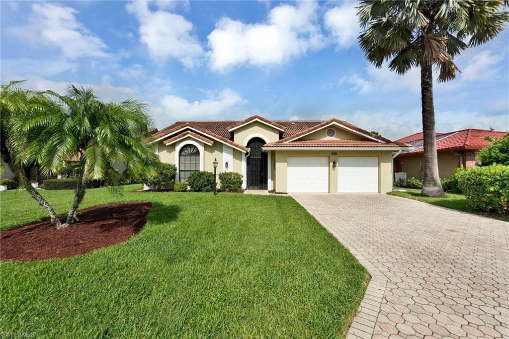 453 Countryside DR NAPLES, FL 34104