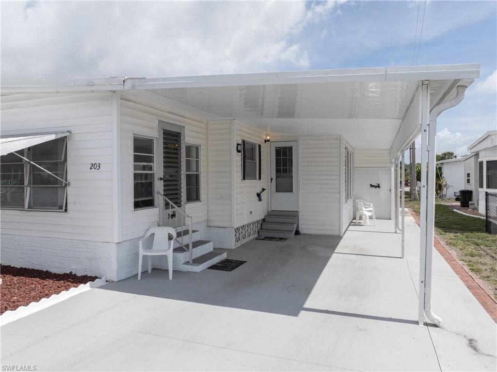 203 Harvest LN NORTH FORT MYERS, FL 33917
