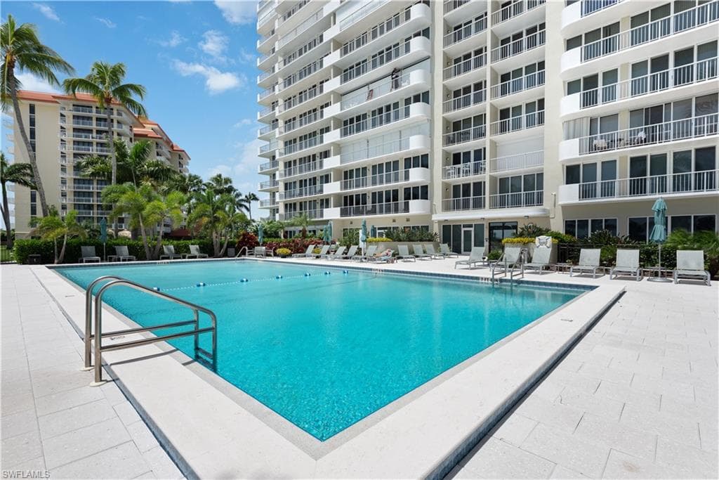 140 Seaview CT 204S MARCO ISLAND, FL 34145