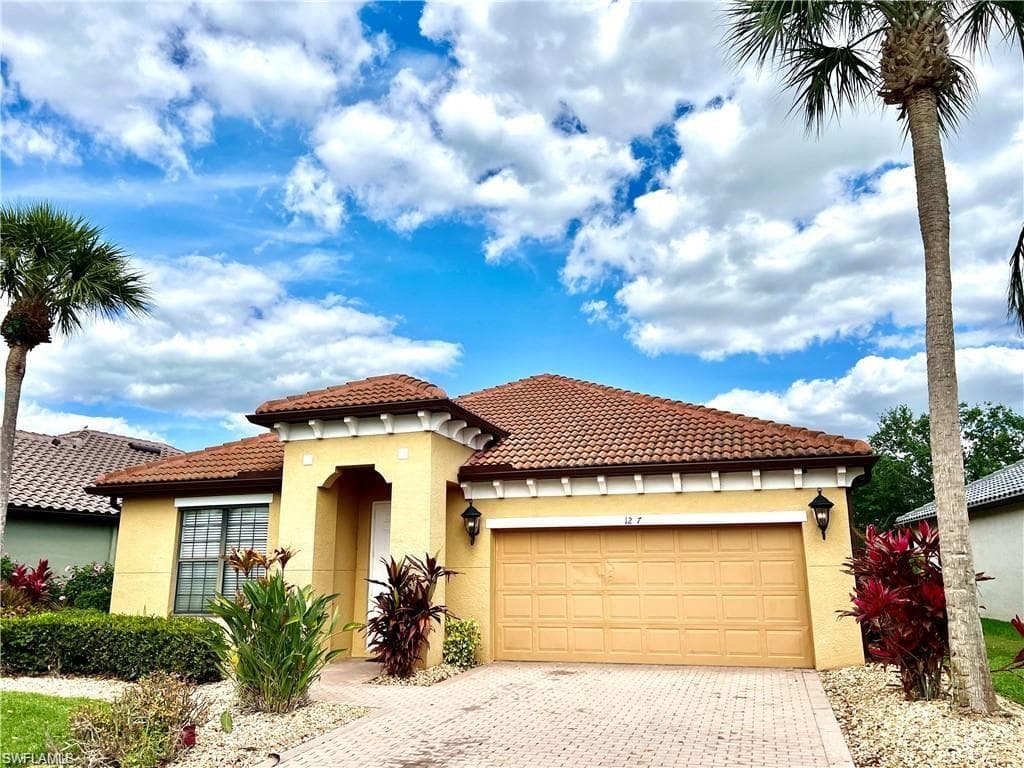 12074 Country Day CIR FORT MYERS, FL 33913