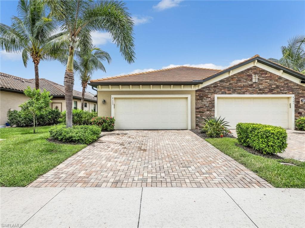9157 Glenforest DR NAPLES, FL 34120