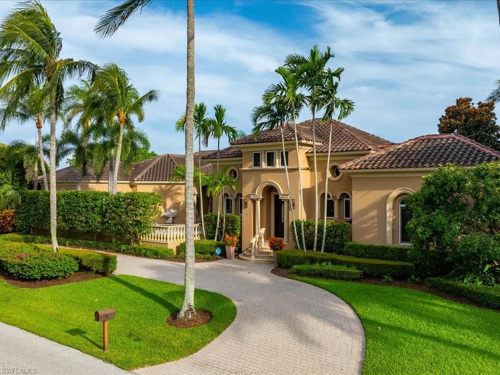 550 21ST AVE S NAPLES, FL 34102