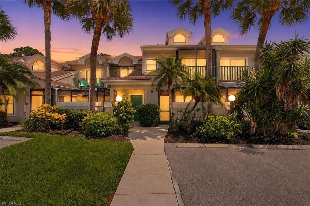 81 Emerald Woods DR M3 NAPLES, FL 34108