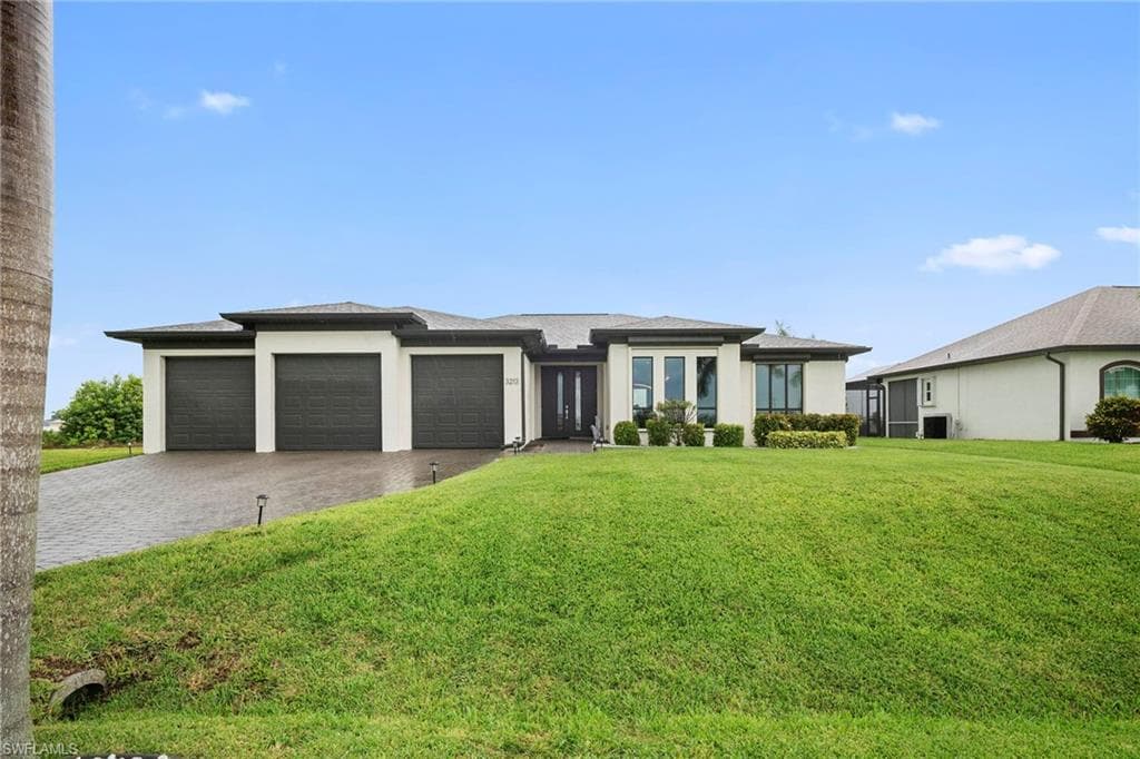 3213 9th ST CAPE CORAL, FL 33993