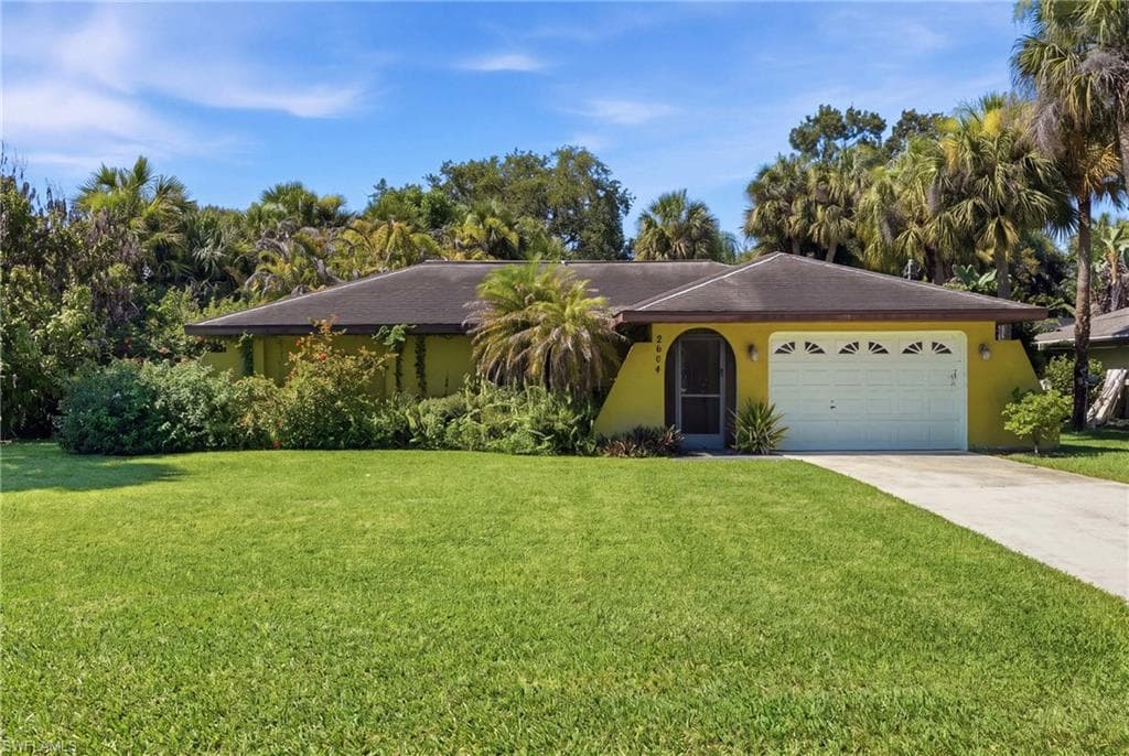 2604 E 6th ST LEHIGH ACRES, FL 33936