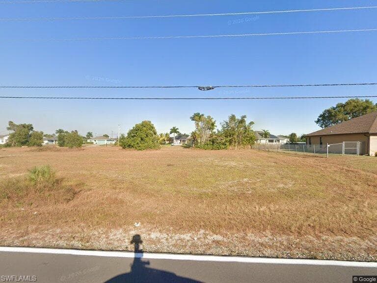 3931 E Gator CIR CAPE CORAL, FL 33909