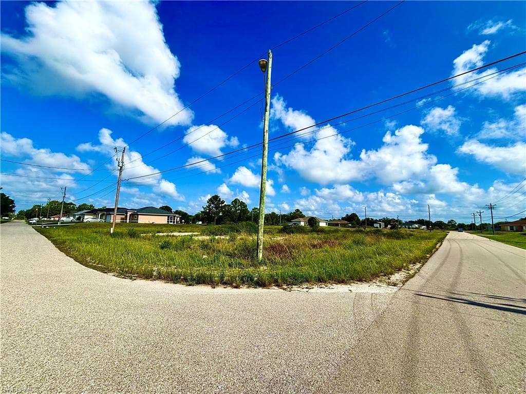 2700 42nd ST SW LEHIGH ACRES, FL 33976