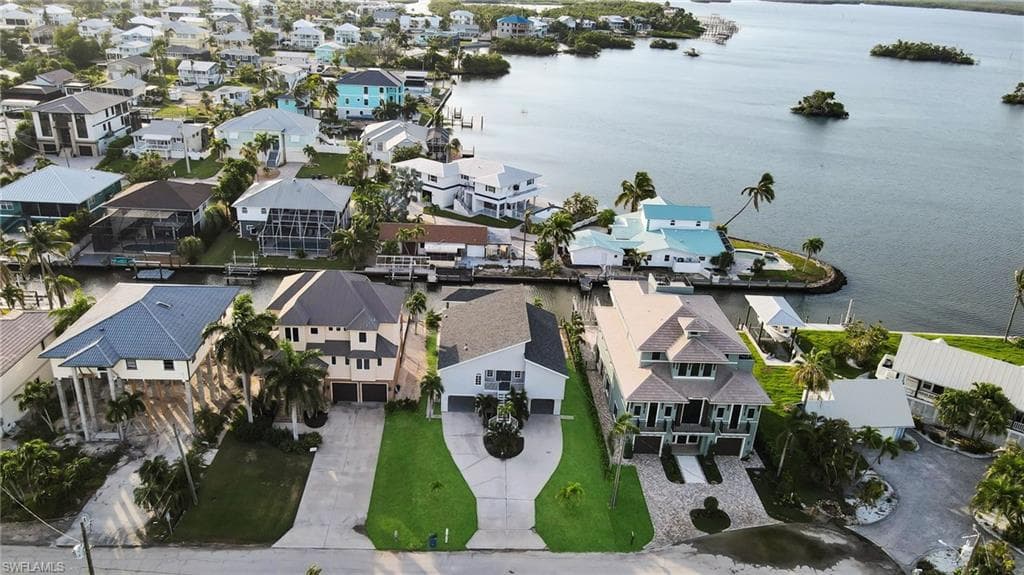 261 Egret ST FORT MYERS BEACH, FL 33931