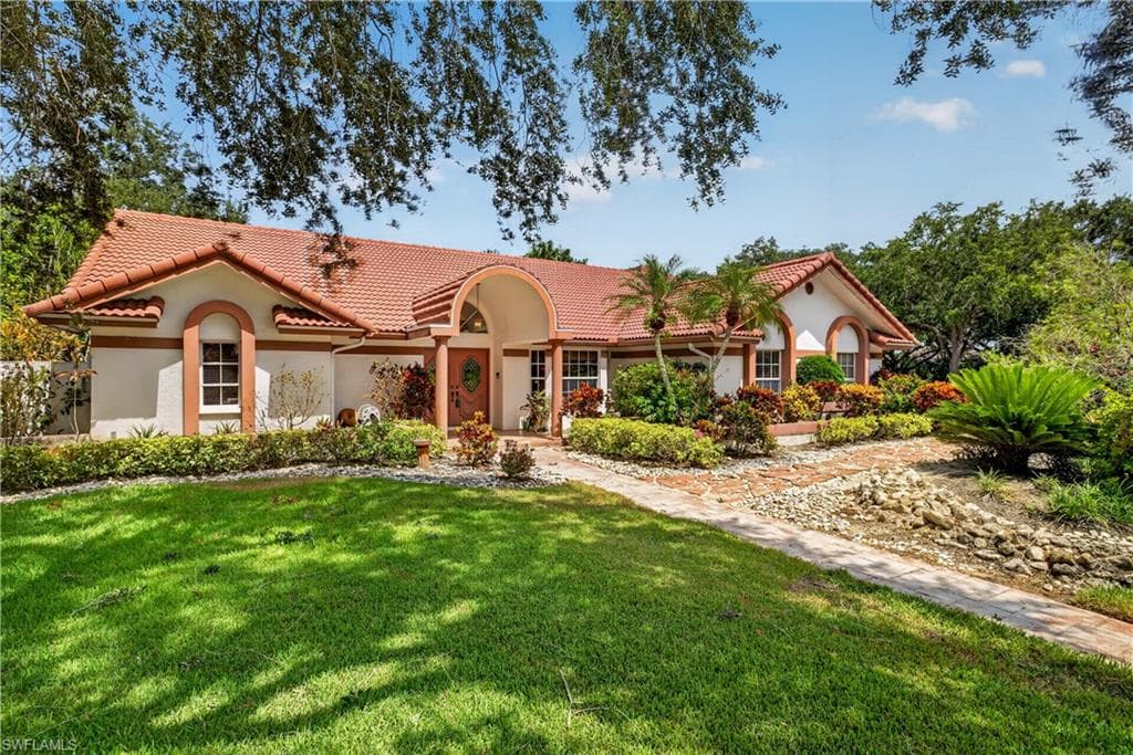 240 Stonegate CT NAPLES, FL 34119
