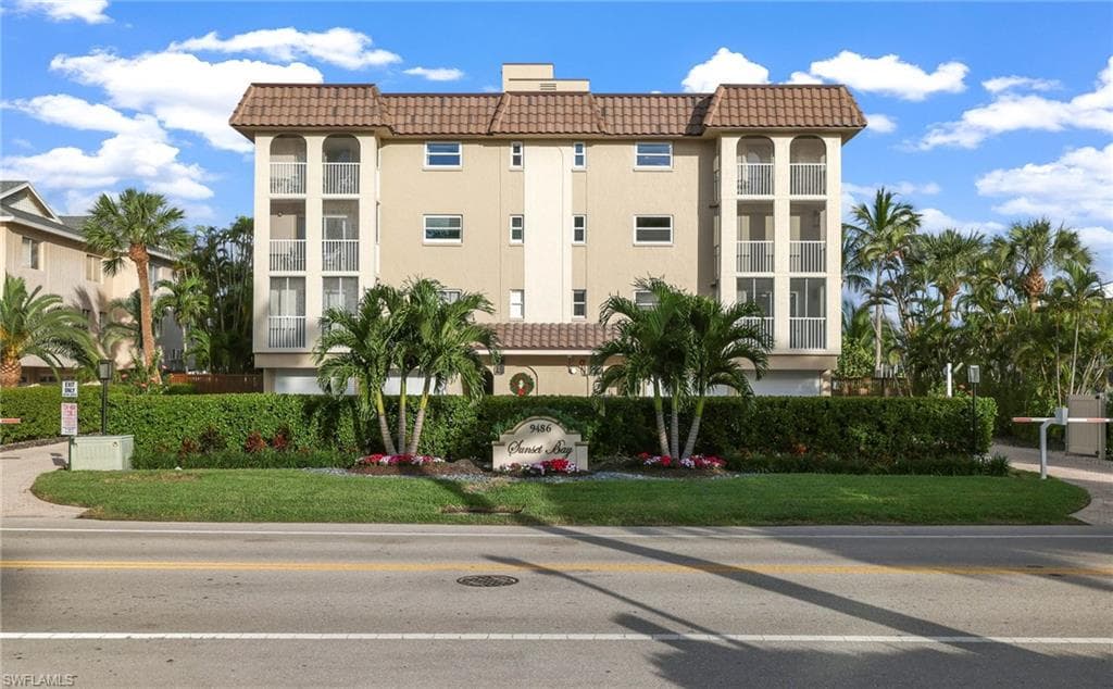 9486 Gulf Shore DR A101 NAPLES, FL 34108