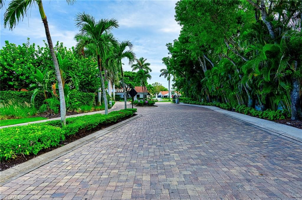 583 Beachwalk CIR Q-101 NAPLES, FL 34108