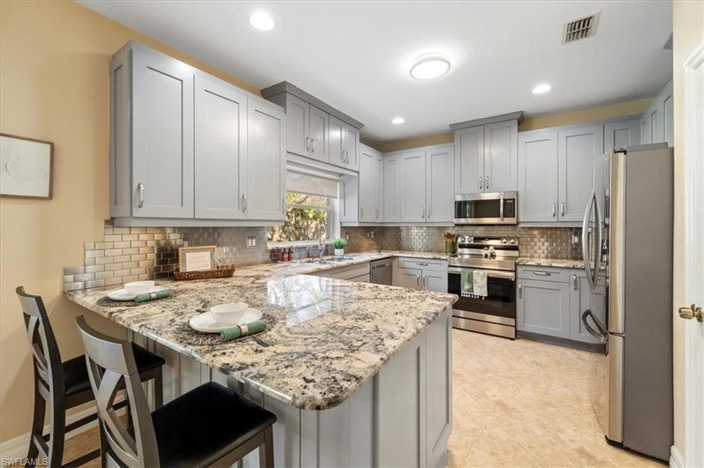 12341 Eagle Pointe CIR FORT MYERS, FL 33913