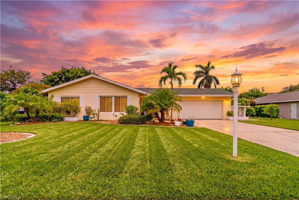 1352 Oaklawn CT FORT MYERS, FL 33919