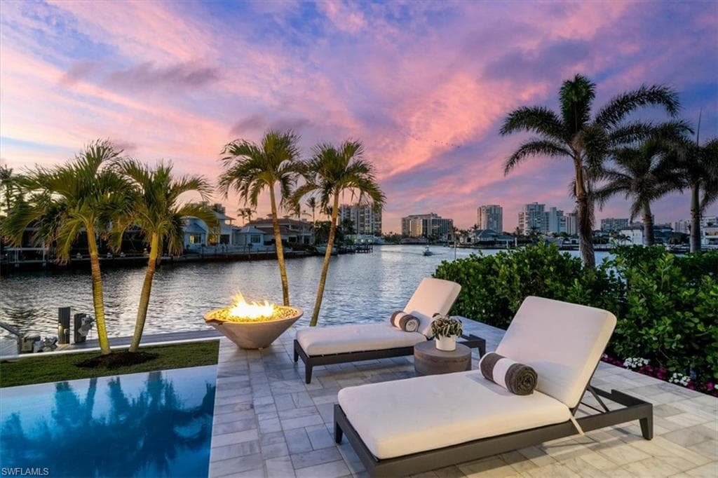 3801 CRAYTON RD NAPLES, FL 34103