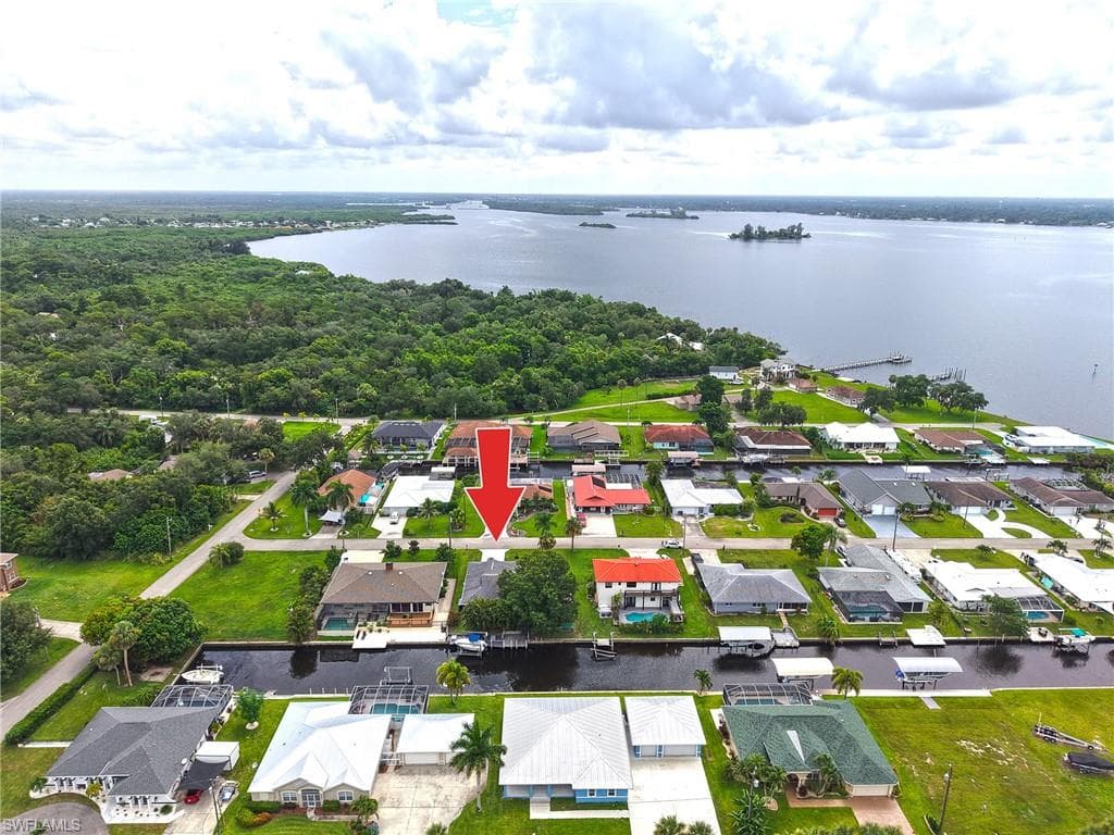 7228 Reymoor DR NORTH FORT MYERS, FL 33917