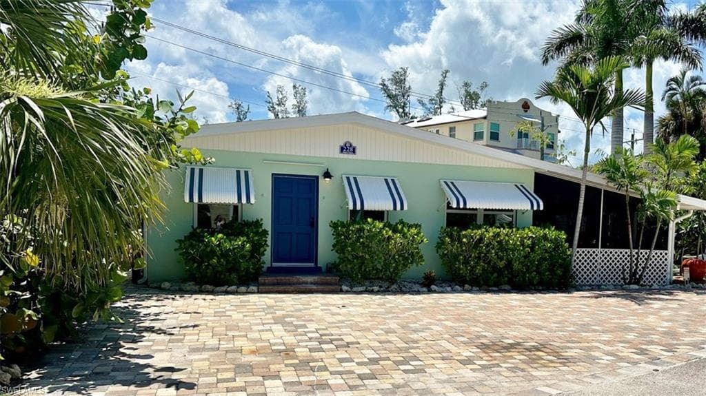 228 Fairweather LN FORT MYERS BEACH, FL 33931