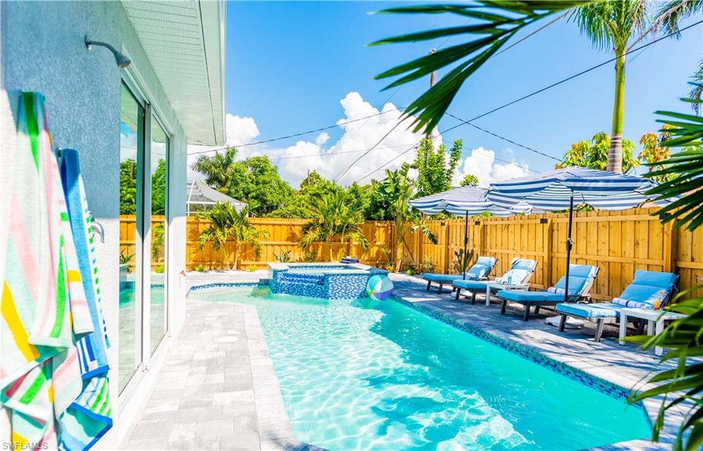 548 101st AVE NAPLES, FL 34108