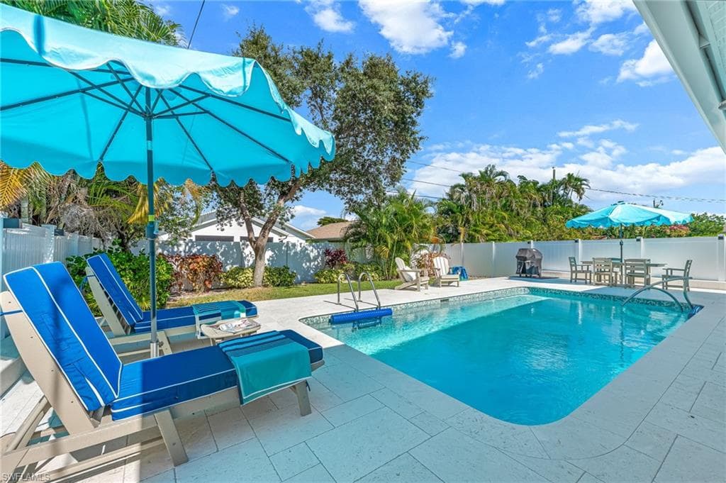 575 101st AVE N NAPLES, FL 34108