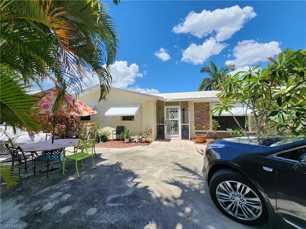 1370 Harbor View DR NORTH FORT MYERS, FL 33917