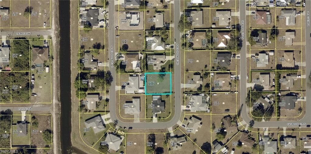 17 Crestwood CIR S LEHIGH ACRES, FL 33936