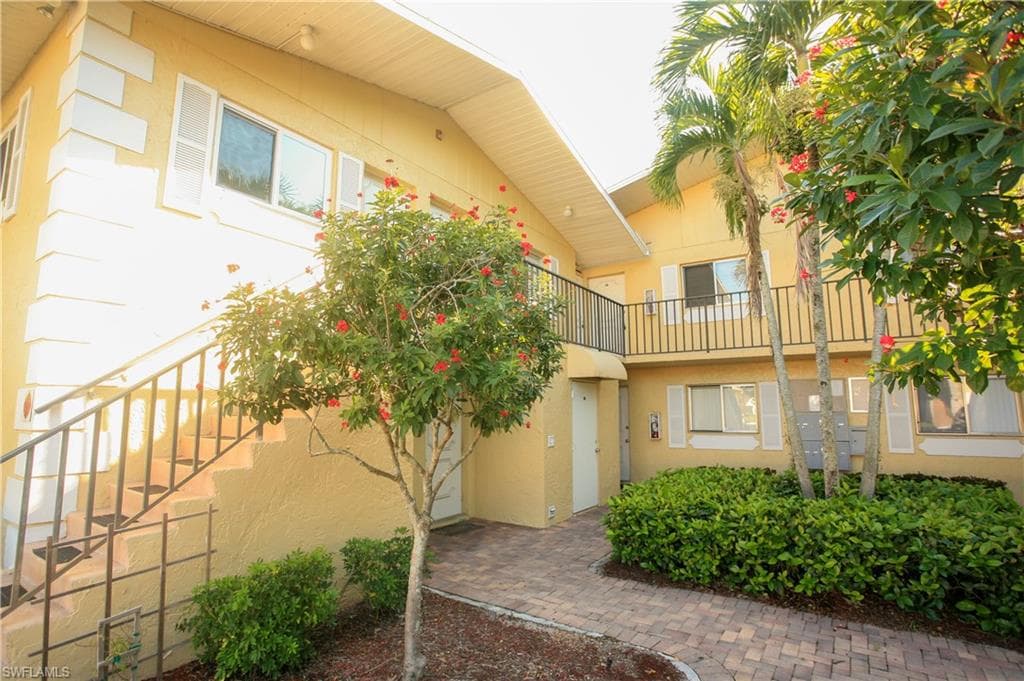 8061 Country RD 203 FORT MYERS, FL 33919