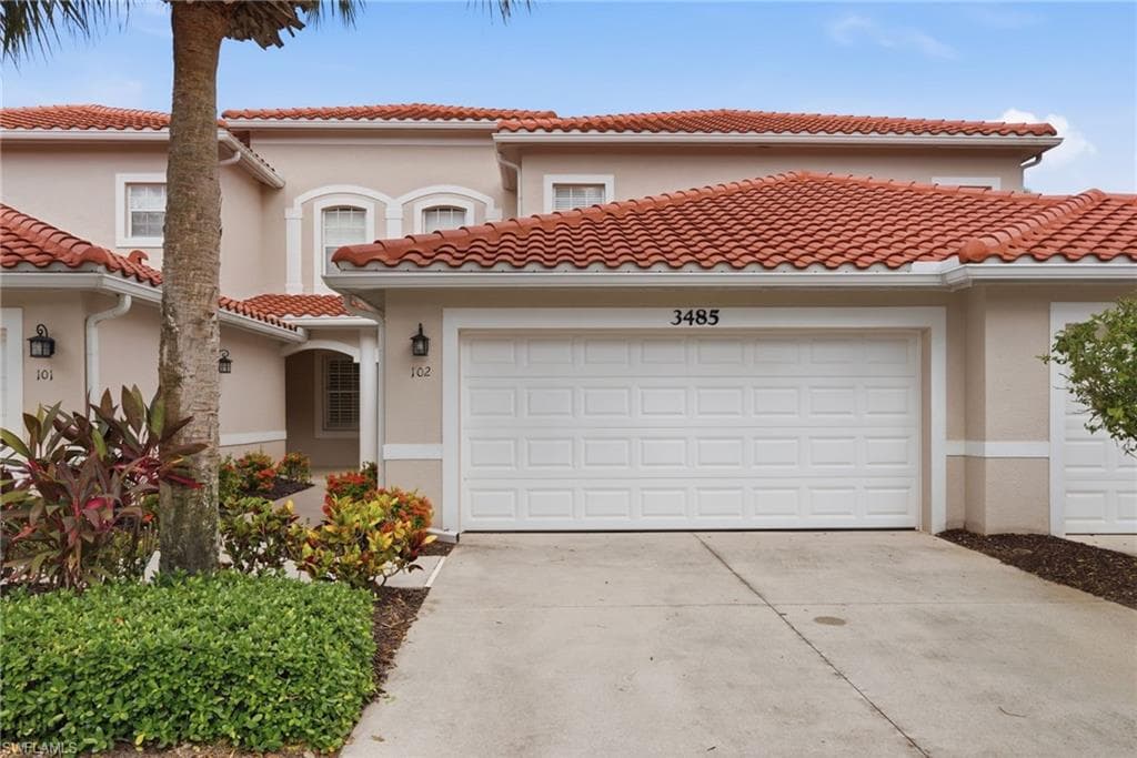 3485 Grand Cypress DR 102 NAPLES, FL 34119